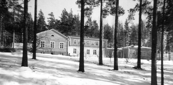 Lönnin suunnitteleman Walter Parviaisen vanhainkodin sijainti-ilme säilyi alkuperäisenä 1960-luvun alkuun.