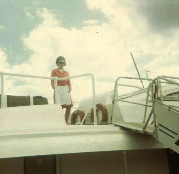 Laivaemäntä odottaa matkustajia